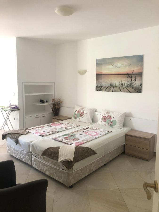 Flores Garden Apartment M Chernomorets Buitenkant foto